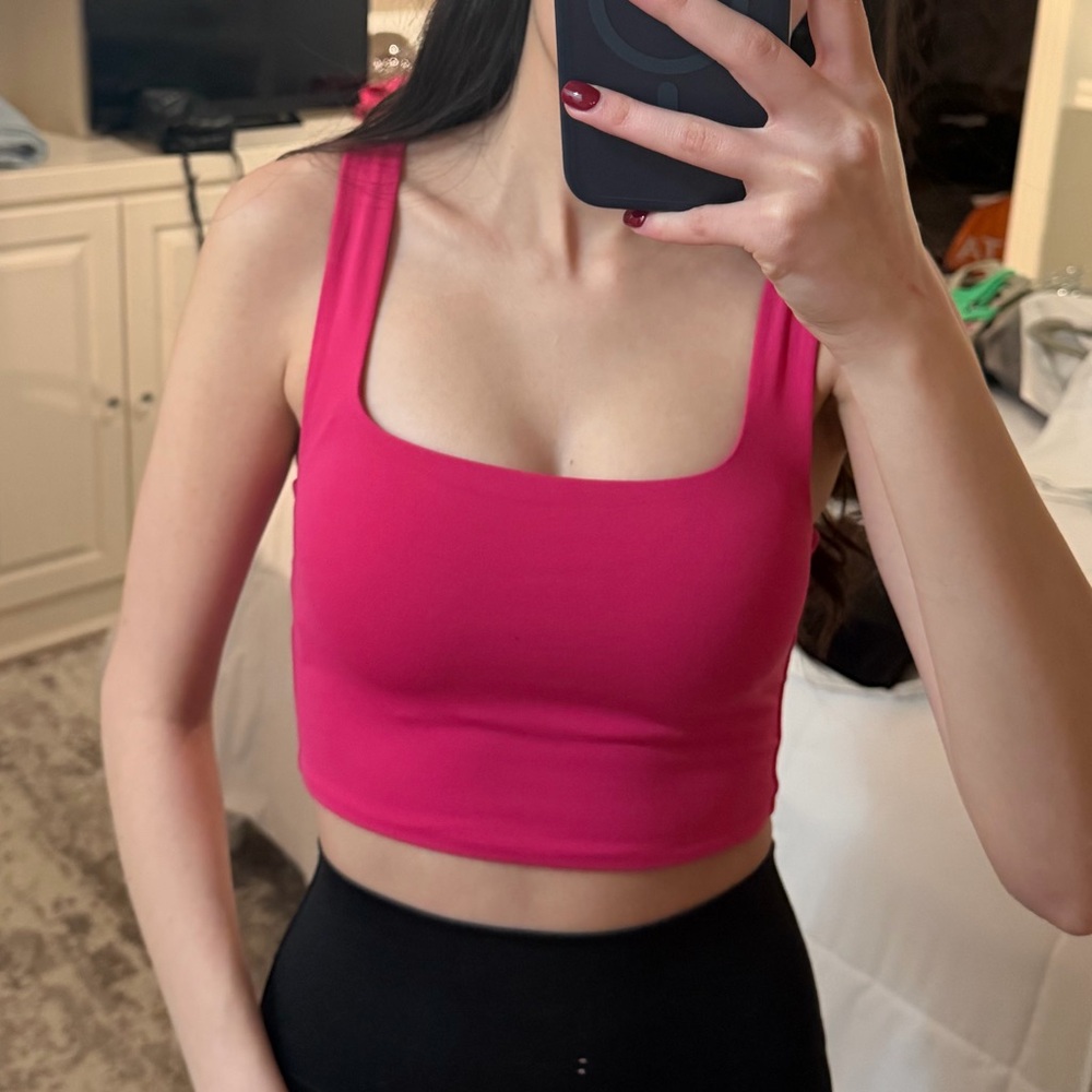 Aritzia Babaton Fuchsia Crop Top